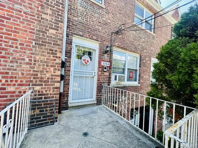 1754 Seminole Avenue, New York, NY, 2 Bedroom Bedrooms, 4 Room Rooms,1 BathroomBathrooms,Residential Lease,For Rent,Seminole,0,1043380 1754 Seminole Avenue, New York, NY, 2 Bedroom Bedrooms, 4 Room Rooms,1 BathroomBathrooms,Residential Lease,For Rent,Seminole,0,1043380