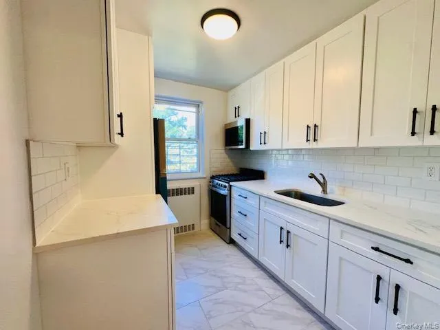 1754 Seminole Avenue, New York, NY, 2 Bedroom Bedrooms, 4 Room Rooms,1 BathroomBathrooms,Residential Lease,For Rent,Seminole,0,1043380 1754 Seminole Avenue, New York, NY, 2 Bedroom Bedrooms, 4 Room Rooms,1 BathroomBathrooms,Residential Lease,For Rent,Seminole,0,1043380