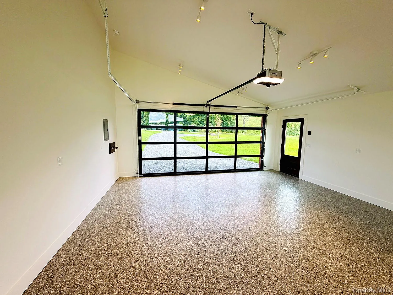 More than a garage! Can be a studio, exercise room, playroom etc... has heat and AC, and a sink. Lots of lights and windows More than a garage! Can be a studio, exercise room, playroom etc... has heat and AC, and a sink. Lots of lights and windows