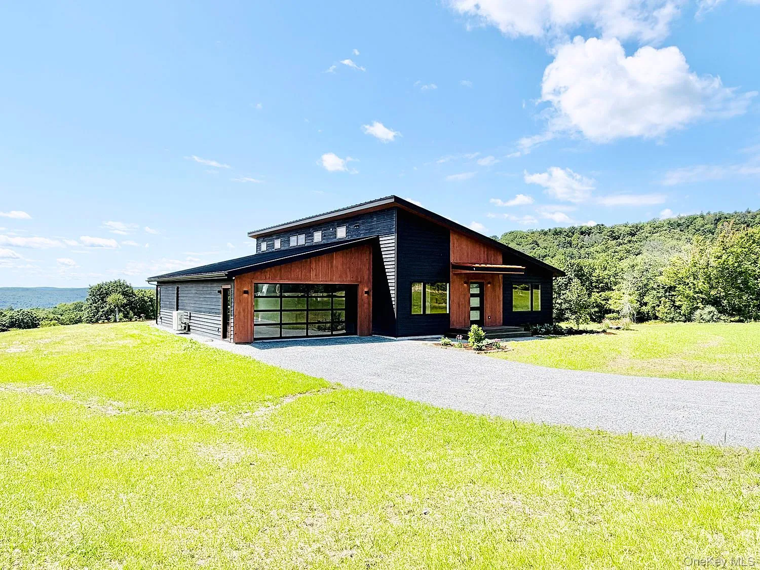 Showing garage (or studio) and home Showing garage (or studio) and home