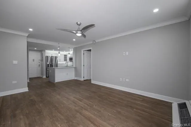 1100 Avalon Street, Glen Cove, NY, 2 Bedroom Bedrooms, 5 Room Rooms,2 BathroomBathrooms,Residential Lease,For Rent,Avalon,0,1043390 1100 Avalon Street, Glen Cove, NY, 2 Bedroom Bedrooms, 5 Room Rooms,2 BathroomBathrooms,Residential Lease,For Rent,Avalon,0,1043390