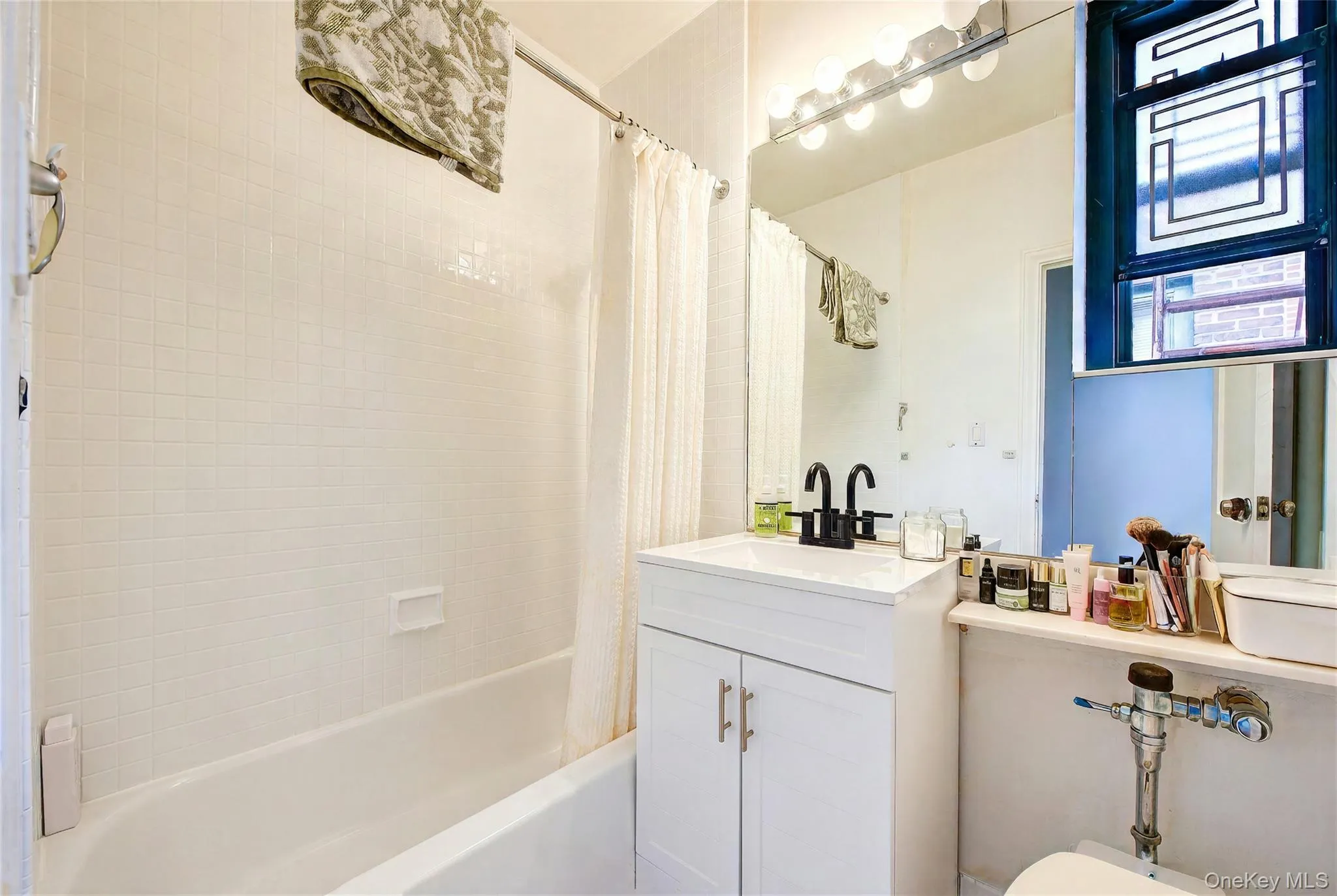 34-21 78th Street, New York, NY, 1 Bedroom Bedrooms, 4 Rooms Rooms,1 BathroomBathrooms,Residential Lease,For Rent,78th,0,1043402 34-21 78th Street, New York, NY, 1 Bedroom Bedrooms, 4 Rooms Rooms,1 BathroomBathrooms,Residential Lease,For Rent,78th,0,1043402