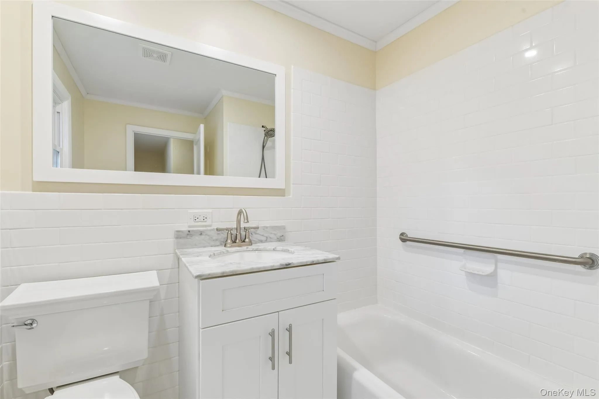204 Auburn Street, North Hempstead, NY, 3 Bedrooms Bedrooms, 7 Rooms Rooms,1 BathroomBathrooms,Residential,For Rent,Auburn,0,1043406 204 Auburn Street, North Hempstead, NY, 3 Bedrooms Bedrooms, 7 Rooms Rooms,1 BathroomBathrooms,Residential,For Rent,Auburn,0,1043406
