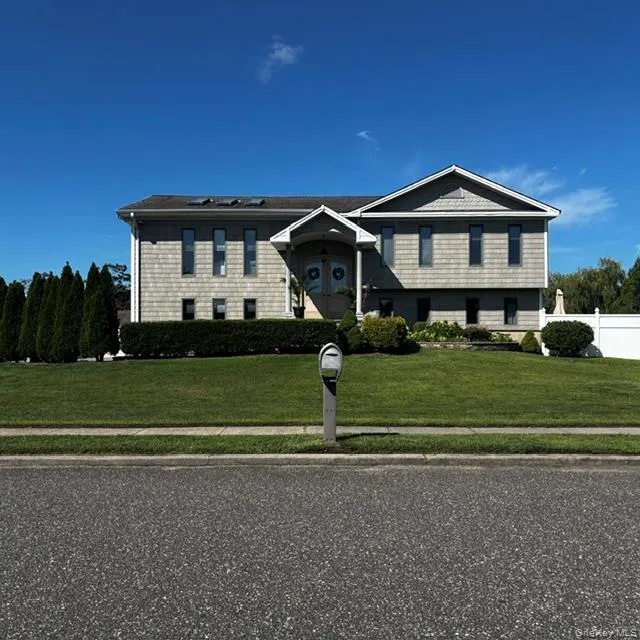 70 Gateway Drive, Babylon, NY, 5 Bedrooms Bedrooms, 11 Rooms Rooms,3 BathroomsBathrooms,Residential,For Rent,Gateway,0,1043427 70 Gateway Drive, Babylon, NY, 5 Bedrooms Bedrooms, 11 Rooms Rooms,3 BathroomsBathrooms,Residential,For Rent,Gateway,0,1043427