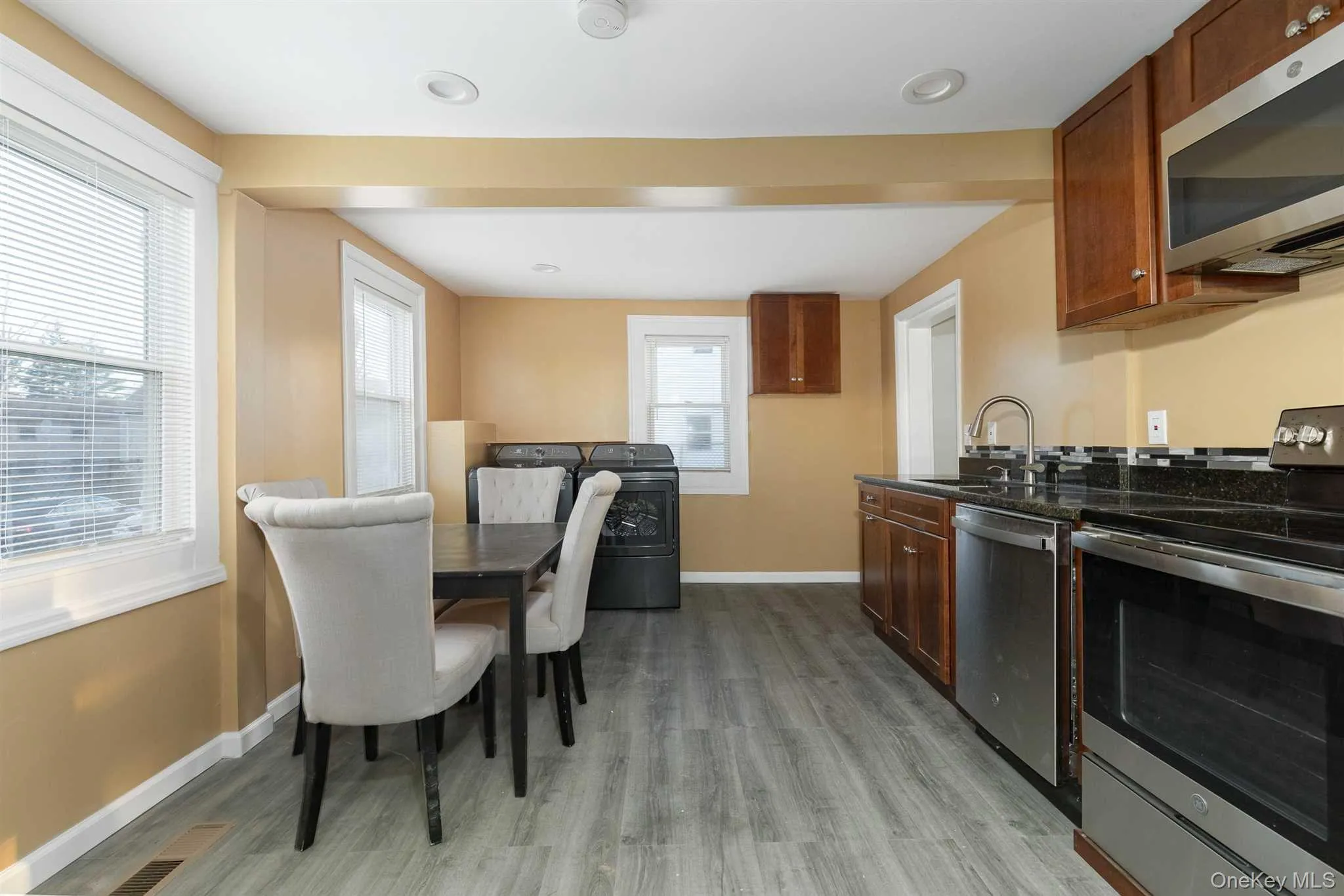 90 HAMILTON Street, Poughkeepsie, NY, 3 Bedrooms Bedrooms, 6 Rooms Rooms,1 BathroomBathrooms,Residential Lease,For Rent,HAMILTON,0,1043430 90 HAMILTON Street, Poughkeepsie, NY, 3 Bedrooms Bedrooms, 6 Rooms Rooms,1 BathroomBathrooms,Residential Lease,For Rent,HAMILTON,0,1043430