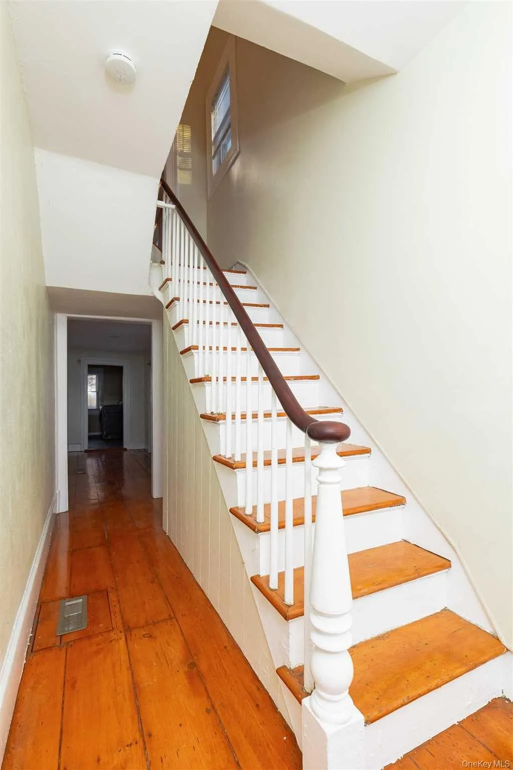 90 HAMILTON Street, Poughkeepsie, NY, 3 Bedrooms Bedrooms, 6 Rooms Rooms,1 BathroomBathrooms,Residential Lease,For Rent,HAMILTON,0,1043430 90 HAMILTON Street, Poughkeepsie, NY, 3 Bedrooms Bedrooms, 6 Rooms Rooms,1 BathroomBathrooms,Residential Lease,For Rent,HAMILTON,0,1043430