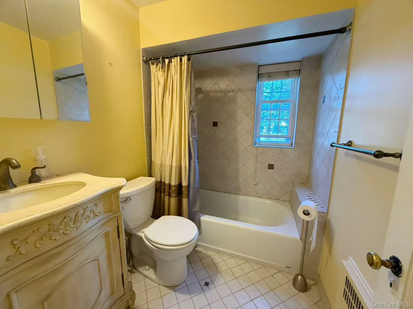 68 Woodbine Road, North Hempstead, NY, 4 Bedrooms Bedrooms, 8 Rooms Rooms,2 BathroomsBathrooms,Residential,For Rent,Woodbine,0,1043443 68 Woodbine Road, North Hempstead, NY, 4 Bedrooms Bedrooms, 8 Rooms Rooms,2 BathroomsBathrooms,Residential,For Rent,Woodbine,0,1043443