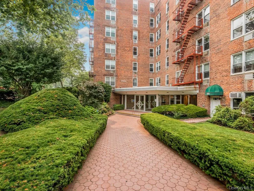 3901 Independence Avenue, New York, NY, 1 Bedroom Bedrooms, 3 Rooms Rooms,1 BathroomBathrooms,Residential,For Rent,Independence,0,1043447 3901 Independence Avenue, New York, NY, 1 Bedroom Bedrooms, 3 Rooms Rooms,1 BathroomBathrooms,Residential,For Rent,Independence,0,1043447