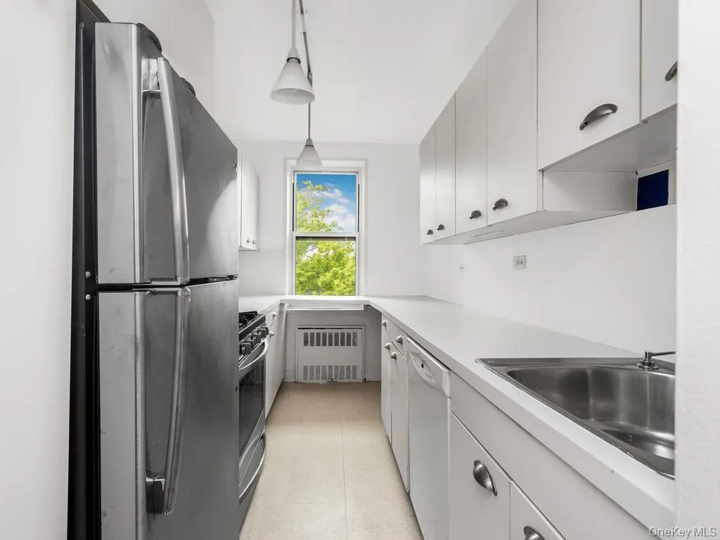 3901 Independence Avenue, New York, NY, 1 Bedroom Bedrooms, 3 Rooms Rooms,1 BathroomBathrooms,Residential,For Rent,Independence,0,1043447 3901 Independence Avenue, New York, NY, 1 Bedroom Bedrooms, 3 Rooms Rooms,1 BathroomBathrooms,Residential,For Rent,Independence,0,1043447