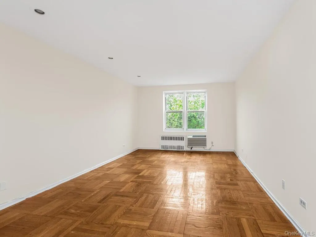 3901 Independence Avenue, New York, NY, 1 Bedroom Bedrooms, 3 Rooms Rooms,1 BathroomBathrooms,Residential,For Rent,Independence,0,1043447 3901 Independence Avenue, New York, NY, 1 Bedroom Bedrooms, 3 Rooms Rooms,1 BathroomBathrooms,Residential,For Rent,Independence,0,1043447