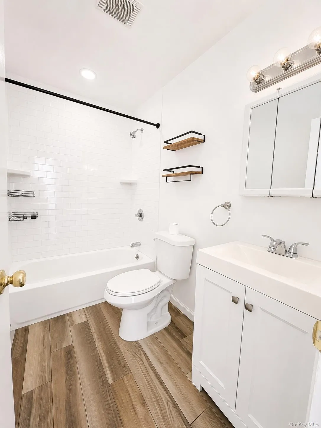 633 Wellwood Avenue, Babylon, NY, 1 Bedroom Bedrooms, 4 Room Rooms,1 BathroomBathrooms,Residential Lease,For Rent,Wellwood,0,1043458 633 Wellwood Avenue, Babylon, NY, 1 Bedroom Bedrooms, 4 Room Rooms,1 BathroomBathrooms,Residential Lease,For Rent,Wellwood,0,1043458