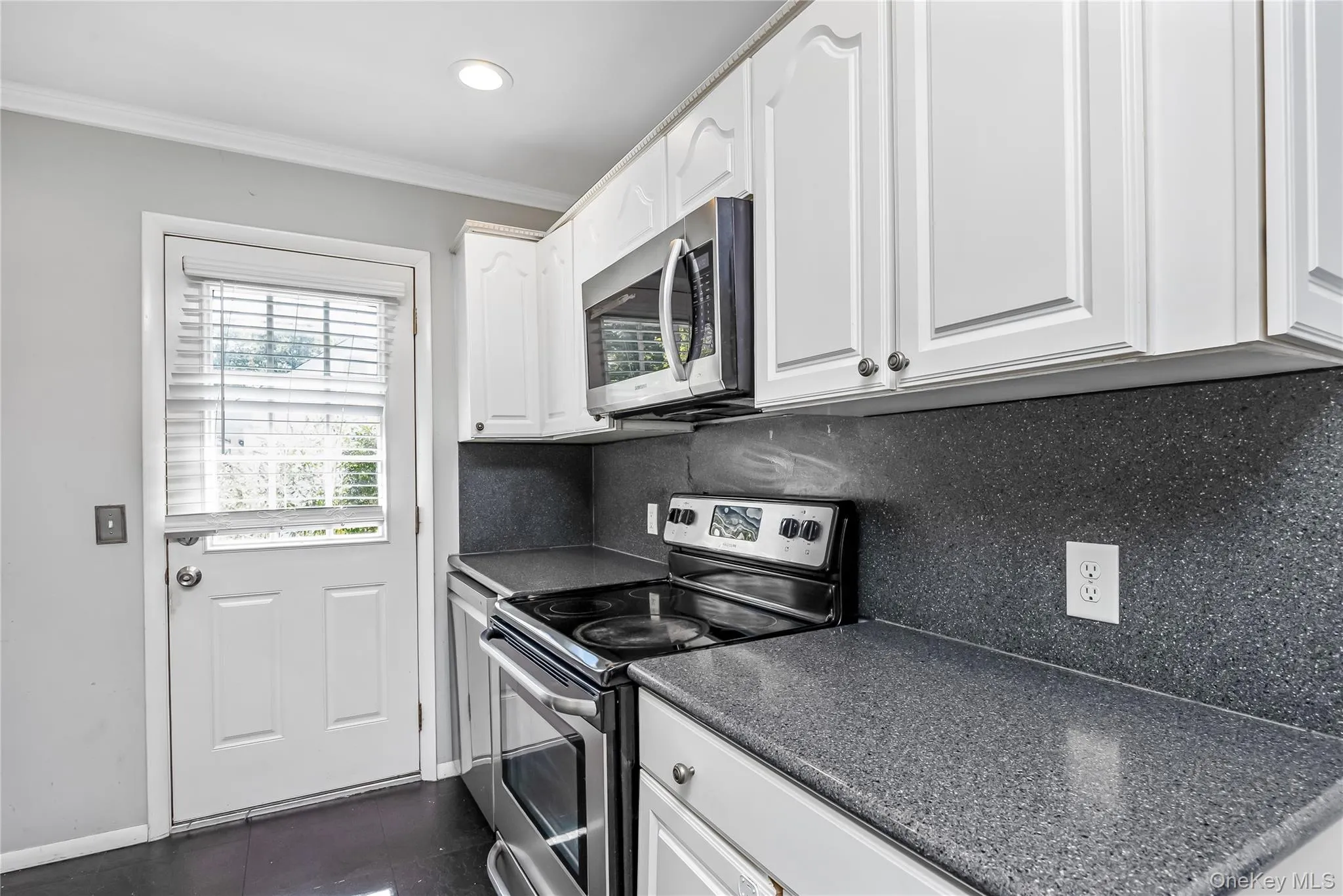 6 Sybil Place, Smithtown, NY, 3 Bedrooms Bedrooms, 6 Rooms Rooms,1 BathroomBathrooms,Residential,For Rent,Sybil,0,1043462 6 Sybil Place, Smithtown, NY, 3 Bedrooms Bedrooms, 6 Rooms Rooms,1 BathroomBathrooms,Residential,For Rent,Sybil,0,1043462