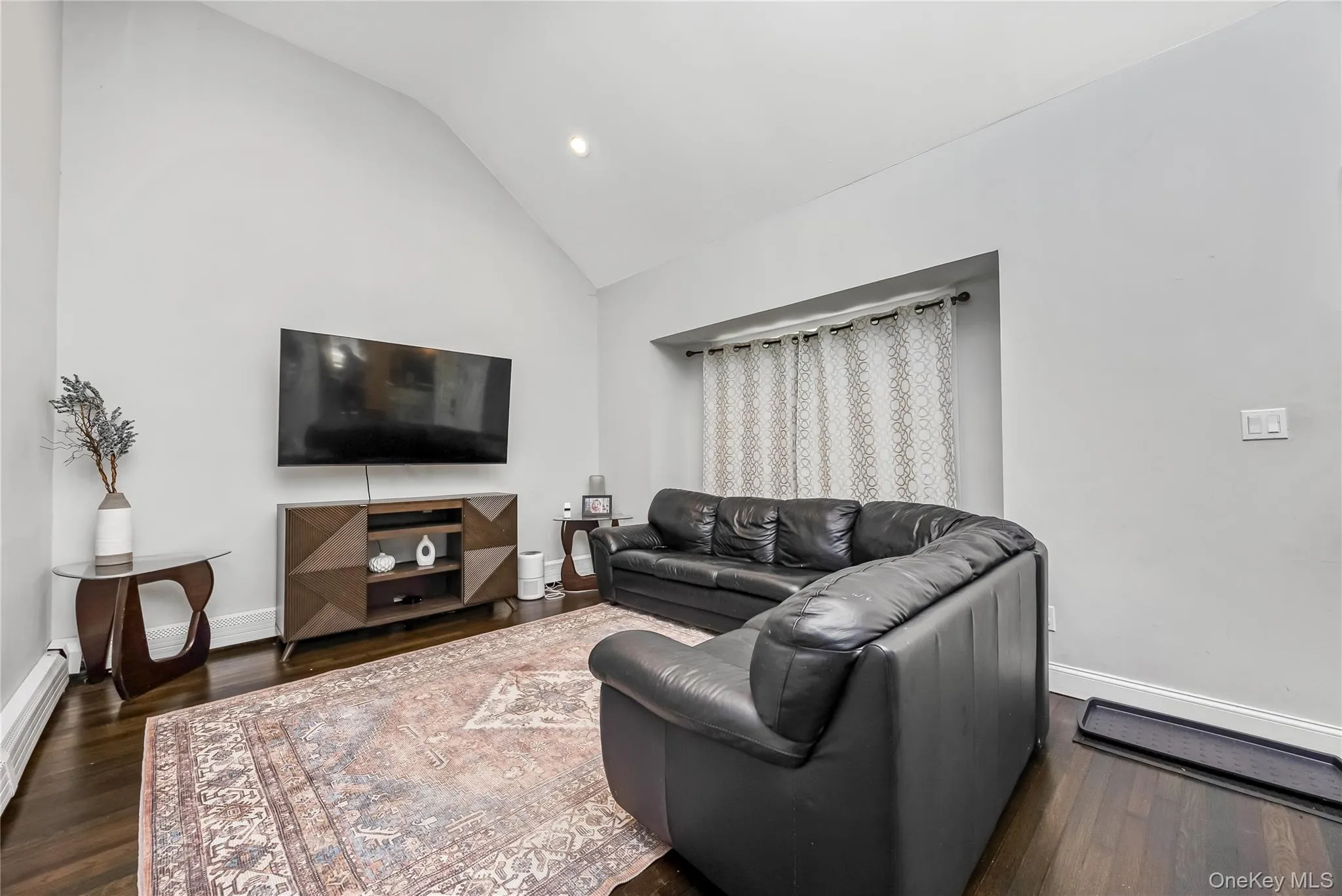 6 Sybil Place, Smithtown, NY, 3 Bedrooms Bedrooms, 6 Rooms Rooms,1 BathroomBathrooms,Residential,For Rent,Sybil,0,1043462 6 Sybil Place, Smithtown, NY, 3 Bedrooms Bedrooms, 6 Rooms Rooms,1 BathroomBathrooms,Residential,For Rent,Sybil,0,1043462