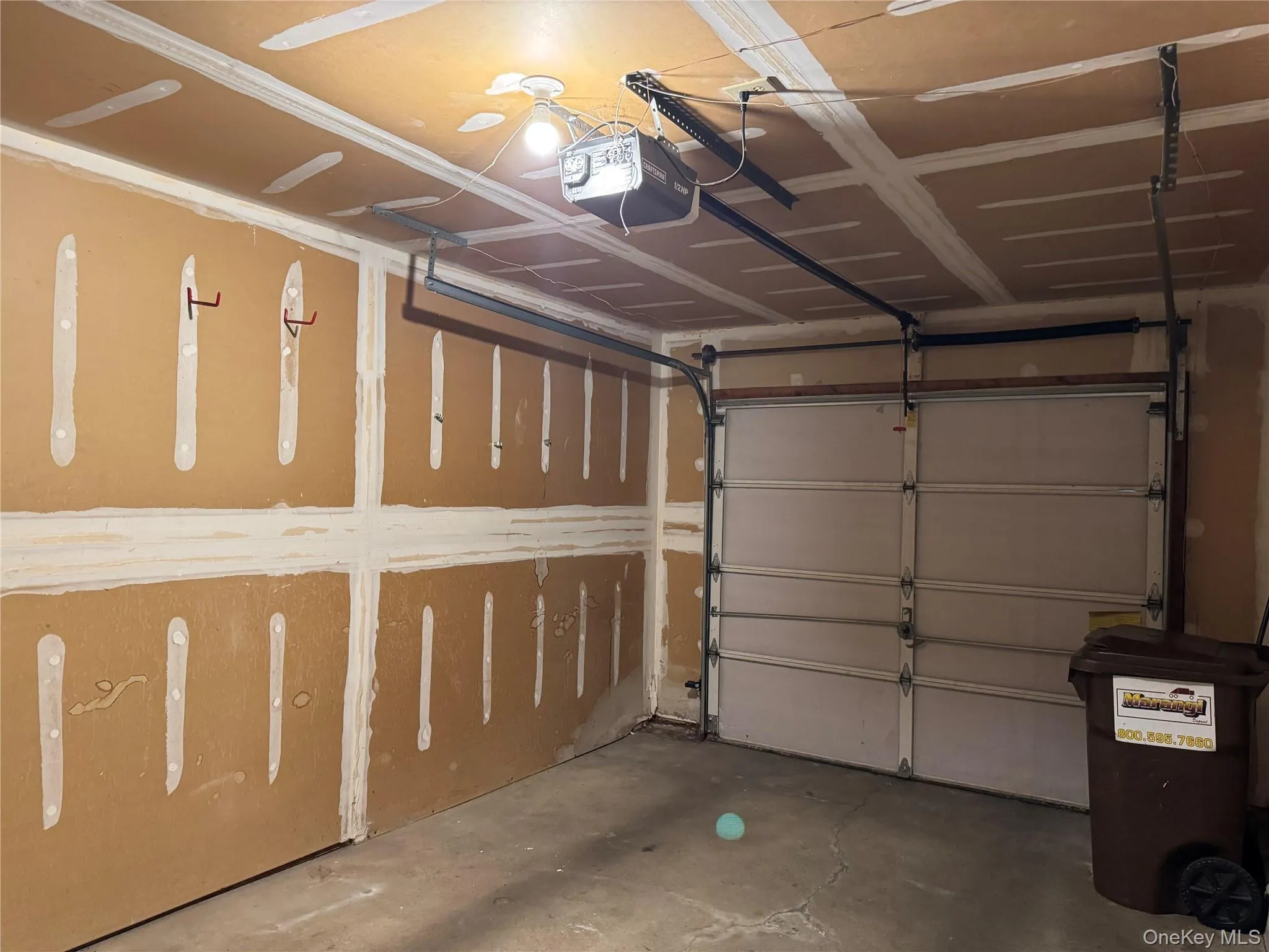 Automatic garage door opener Automatic garage door opener