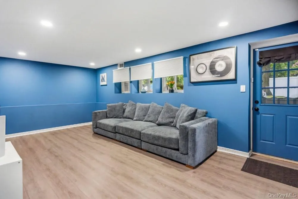 18 Huron Street, Brookhaven, NY, 3 Bedrooms Bedrooms, 8 Rooms Rooms,2 BathroomsBathrooms,Residential,For Rent,Huron,0,1043472 18 Huron Street, Brookhaven, NY, 3 Bedrooms Bedrooms, 8 Rooms Rooms,2 BathroomsBathrooms,Residential,For Rent,Huron,0,1043472