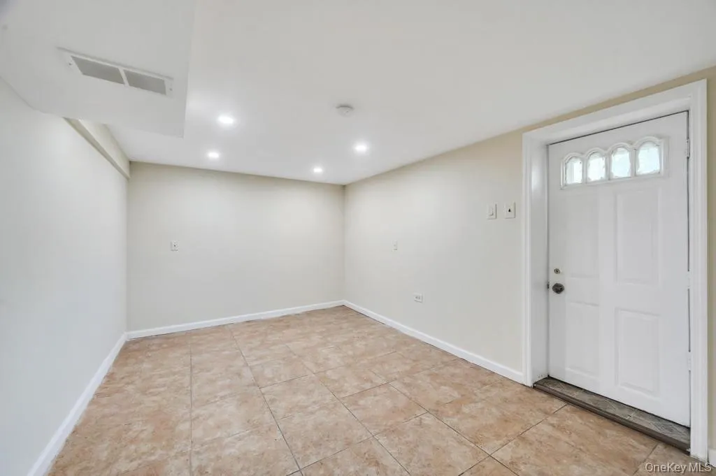 15 Farm Lane, Oyster Bay, NY, 4 Bedrooms Bedrooms, 7 Rooms Rooms,3 BathroomsBathrooms,Residential,For Rent,Farm,0,1043474 15 Farm Lane, Oyster Bay, NY, 4 Bedrooms Bedrooms, 7 Rooms Rooms,3 BathroomsBathrooms,Residential,For Rent,Farm,0,1043474