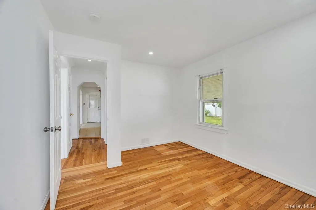 15 Farm Lane, Oyster Bay, NY, 4 Bedrooms Bedrooms, 7 Rooms Rooms,3 BathroomsBathrooms,Residential,For Rent,Farm,0,1043474 15 Farm Lane, Oyster Bay, NY, 4 Bedrooms Bedrooms, 7 Rooms Rooms,3 BathroomsBathrooms,Residential,For Rent,Farm,0,1043474