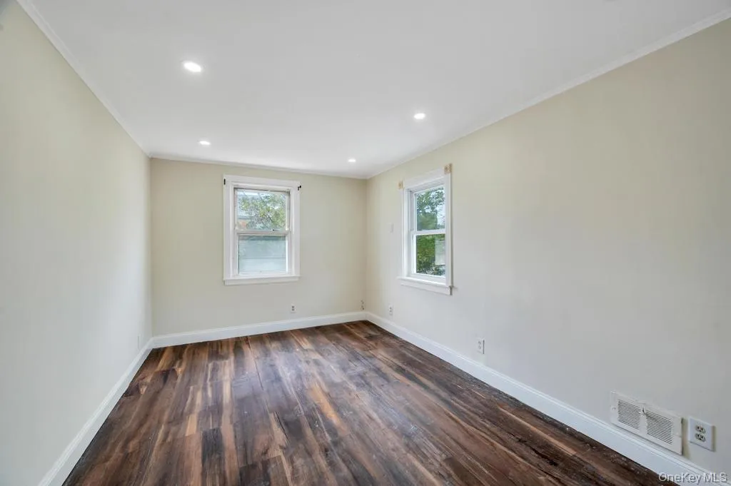 15 Farm Lane, Oyster Bay, NY, 4 Bedrooms Bedrooms, 7 Rooms Rooms,3 BathroomsBathrooms,Residential,For Rent,Farm,0,1043474 15 Farm Lane, Oyster Bay, NY, 4 Bedrooms Bedrooms, 7 Rooms Rooms,3 BathroomsBathrooms,Residential,For Rent,Farm,0,1043474