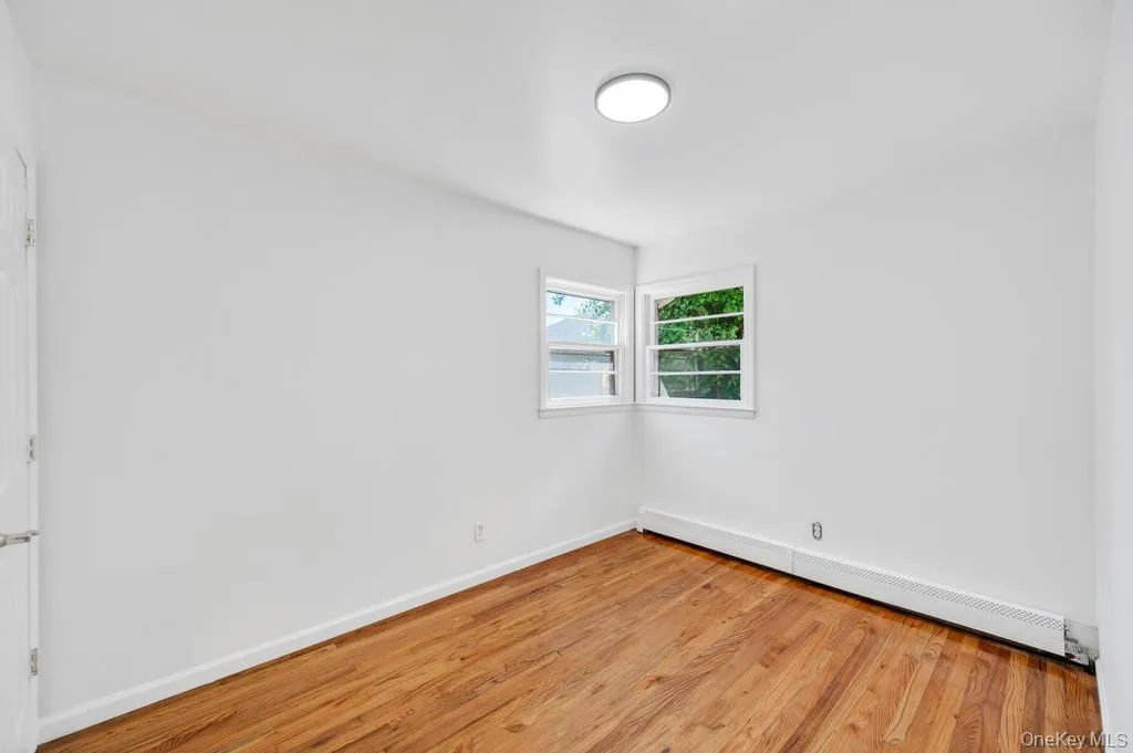 40 Fenwick Street, Huntington, NY, 3 Bedrooms Bedrooms, 4 Rooms Rooms,1 BathroomBathrooms,Residential,For Rent,Fenwick,0,1043489 40 Fenwick Street, Huntington, NY, 3 Bedrooms Bedrooms, 4 Rooms Rooms,1 BathroomBathrooms,Residential,For Rent,Fenwick,0,1043489