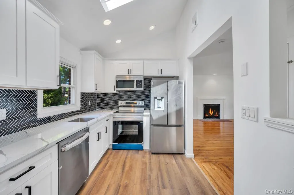 40 Fenwick Street, Huntington, NY, 3 Bedrooms Bedrooms, 4 Rooms Rooms,1 BathroomBathrooms,Residential,For Rent,Fenwick,0,1043489 40 Fenwick Street, Huntington, NY, 3 Bedrooms Bedrooms, 4 Rooms Rooms,1 BathroomBathrooms,Residential,For Rent,Fenwick,0,1043489