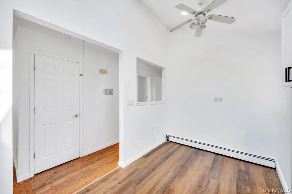 40 Fenwick Street, Huntington, NY, 3 Bedrooms Bedrooms, 4 Rooms Rooms,1 BathroomBathrooms,Residential,For Rent,Fenwick,0,1043489 40 Fenwick Street, Huntington, NY, 3 Bedrooms Bedrooms, 4 Rooms Rooms,1 BathroomBathrooms,Residential,For Rent,Fenwick,0,1043489