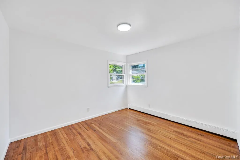 40 Fenwick Street, Huntington, NY, 3 Bedrooms Bedrooms, 4 Rooms Rooms,1 BathroomBathrooms,Residential,For Rent,Fenwick,0,1043489 40 Fenwick Street, Huntington, NY, 3 Bedrooms Bedrooms, 4 Rooms Rooms,1 BathroomBathrooms,Residential,For Rent,Fenwick,0,1043489