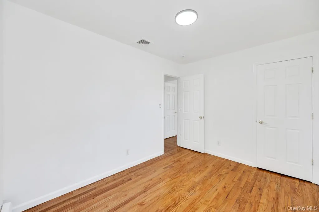 40 Fenwick Street, Huntington, NY, 3 Bedrooms Bedrooms, 4 Rooms Rooms,1 BathroomBathrooms,Residential,For Rent,Fenwick,0,1043489 40 Fenwick Street, Huntington, NY, 3 Bedrooms Bedrooms, 4 Rooms Rooms,1 BathroomBathrooms,Residential,For Rent,Fenwick,0,1043489