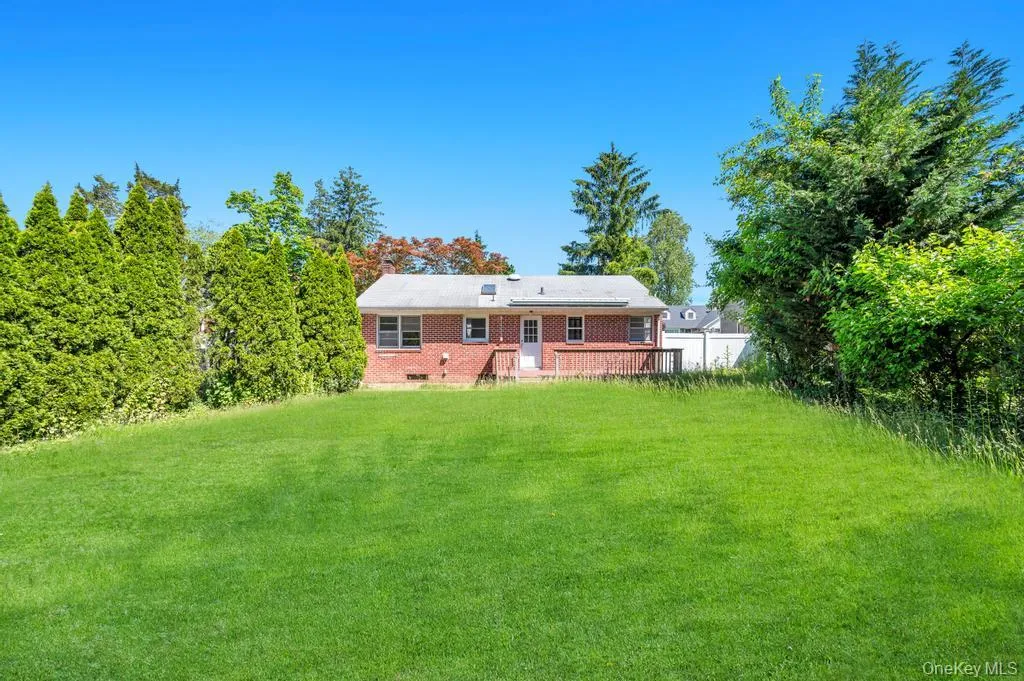 40 Fenwick Street, Huntington, NY, 3 Bedrooms Bedrooms, 4 Rooms Rooms,1 BathroomBathrooms,Residential,For Rent,Fenwick,0,1043489 40 Fenwick Street, Huntington, NY, 3 Bedrooms Bedrooms, 4 Rooms Rooms,1 BathroomBathrooms,Residential,For Rent,Fenwick,0,1043489