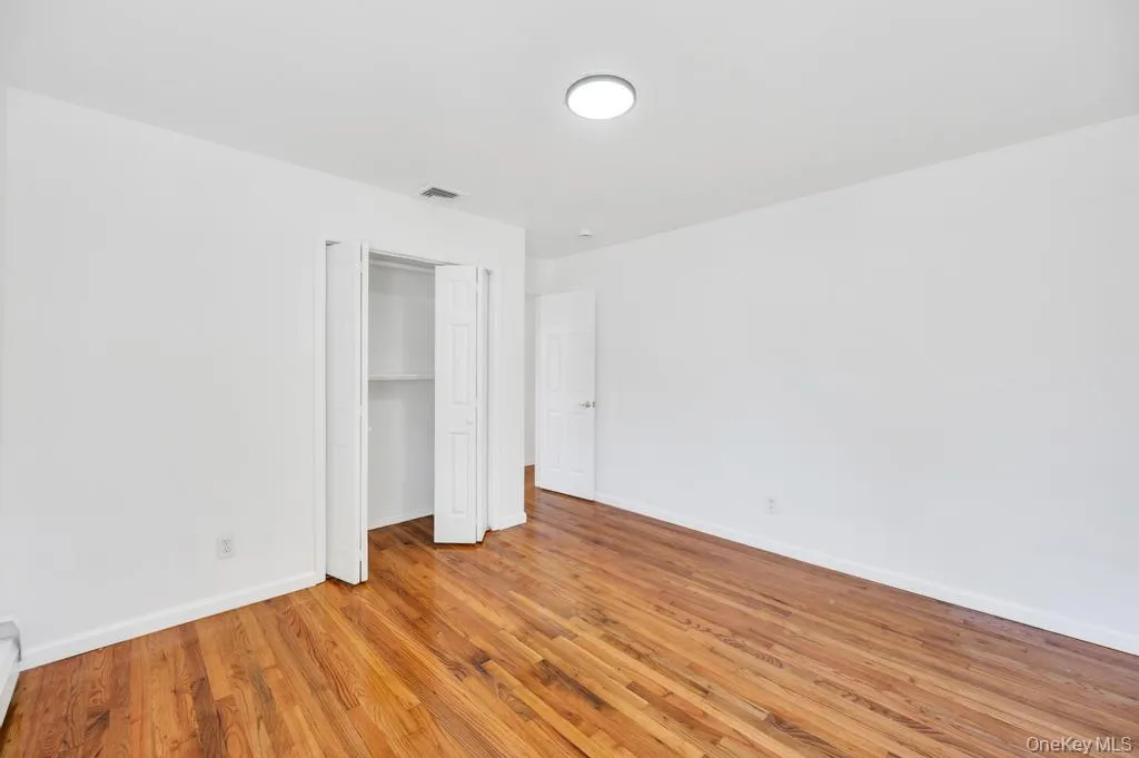 40 Fenwick Street, Huntington, NY, 3 Bedrooms Bedrooms, 4 Rooms Rooms,1 BathroomBathrooms,Residential,For Rent,Fenwick,0,1043489 40 Fenwick Street, Huntington, NY, 3 Bedrooms Bedrooms, 4 Rooms Rooms,1 BathroomBathrooms,Residential,For Rent,Fenwick,0,1043489