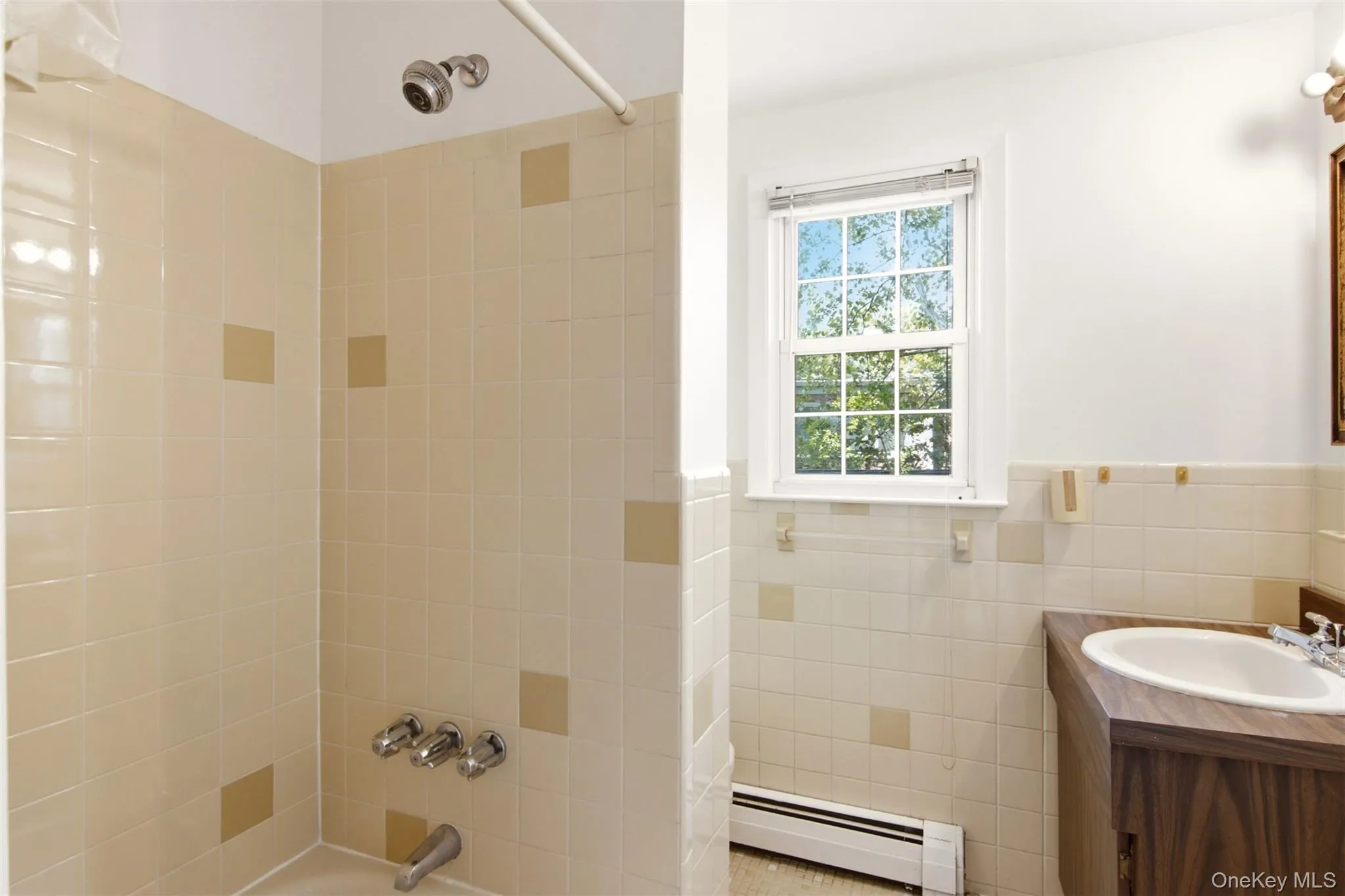 3 Cromwell Road, North Hempstead, NY, 4 Bedrooms Bedrooms, 8 Rooms Rooms,2 BathroomsBathrooms,Residential,For Rent,Cromwell,0,1043491 3 Cromwell Road, North Hempstead, NY, 4 Bedrooms Bedrooms, 8 Rooms Rooms,2 BathroomsBathrooms,Residential,For Rent,Cromwell,0,1043491