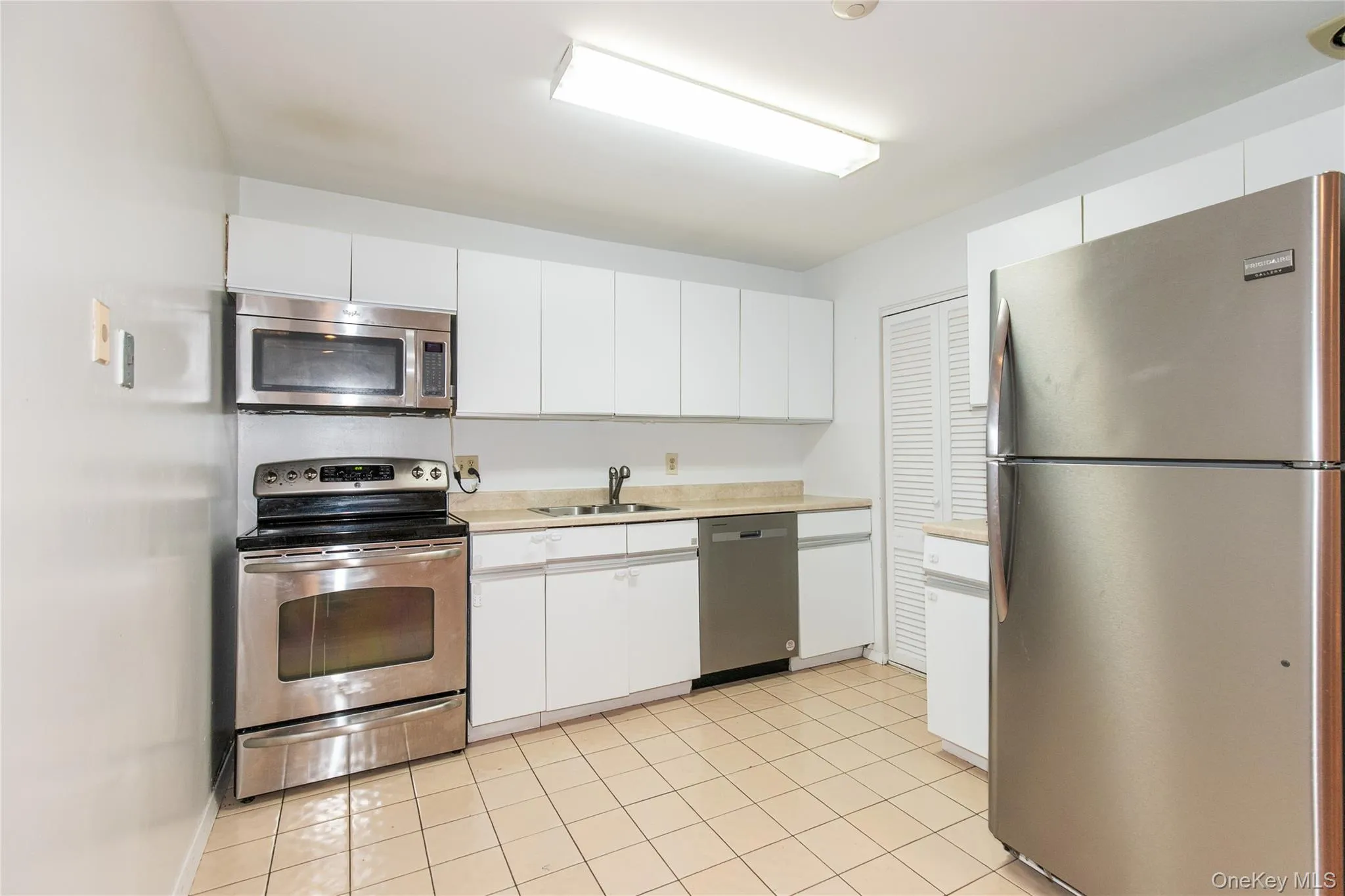 1 Ipswich Avenue, North Hempstead, NY, 2 Bedrooms Bedrooms, 4 Rooms Rooms,1 BathroomBathrooms,Residential Lease,For Rent,Ipswich,0,1043493 1 Ipswich Avenue, North Hempstead, NY, 2 Bedrooms Bedrooms, 4 Rooms Rooms,1 BathroomBathrooms,Residential Lease,For Rent,Ipswich,0,1043493