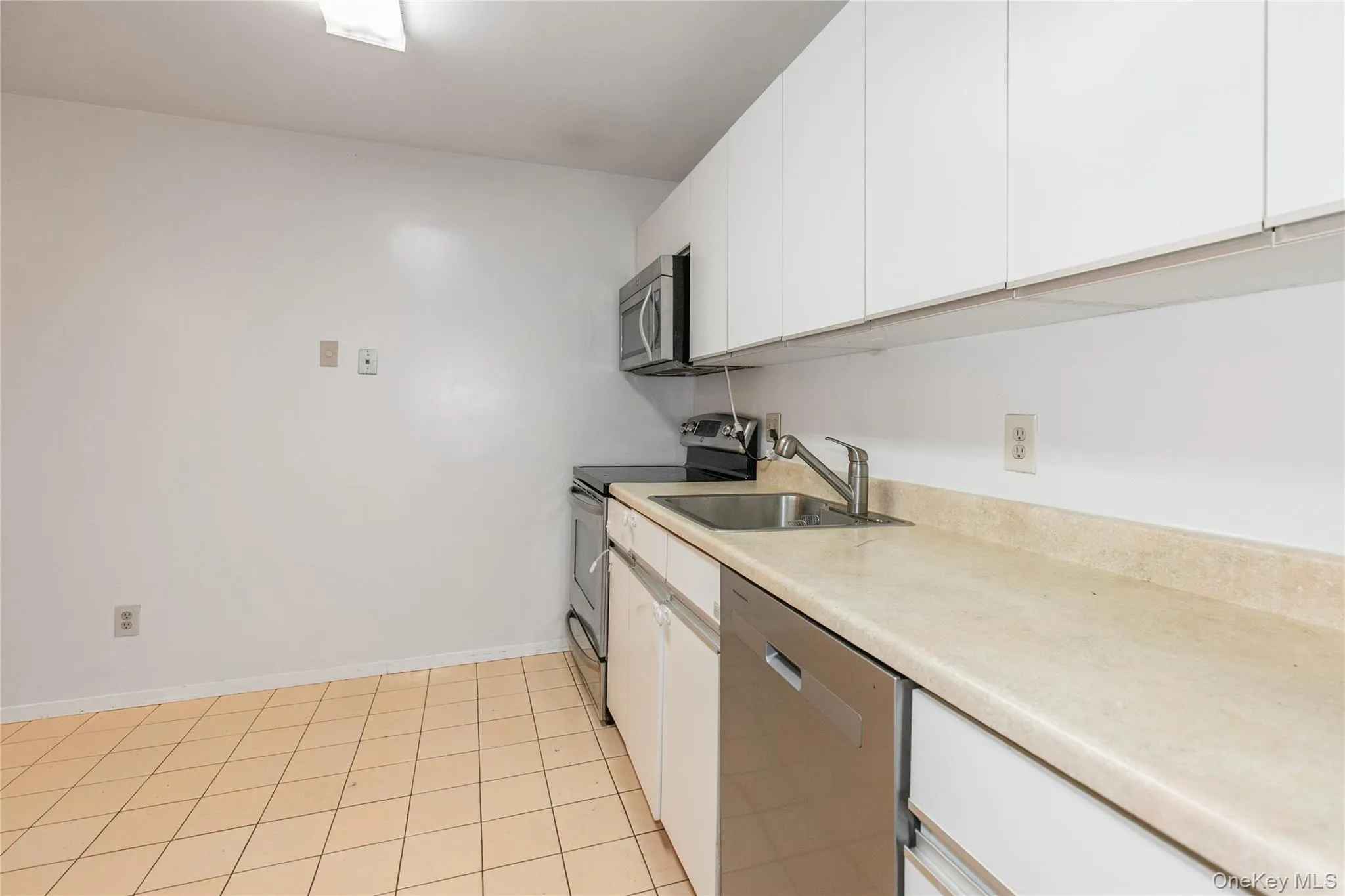 1 Ipswich Avenue, North Hempstead, NY, 2 Bedrooms Bedrooms, 4 Rooms Rooms,1 BathroomBathrooms,Residential Lease,For Rent,Ipswich,0,1043493 1 Ipswich Avenue, North Hempstead, NY, 2 Bedrooms Bedrooms, 4 Rooms Rooms,1 BathroomBathrooms,Residential Lease,For Rent,Ipswich,0,1043493