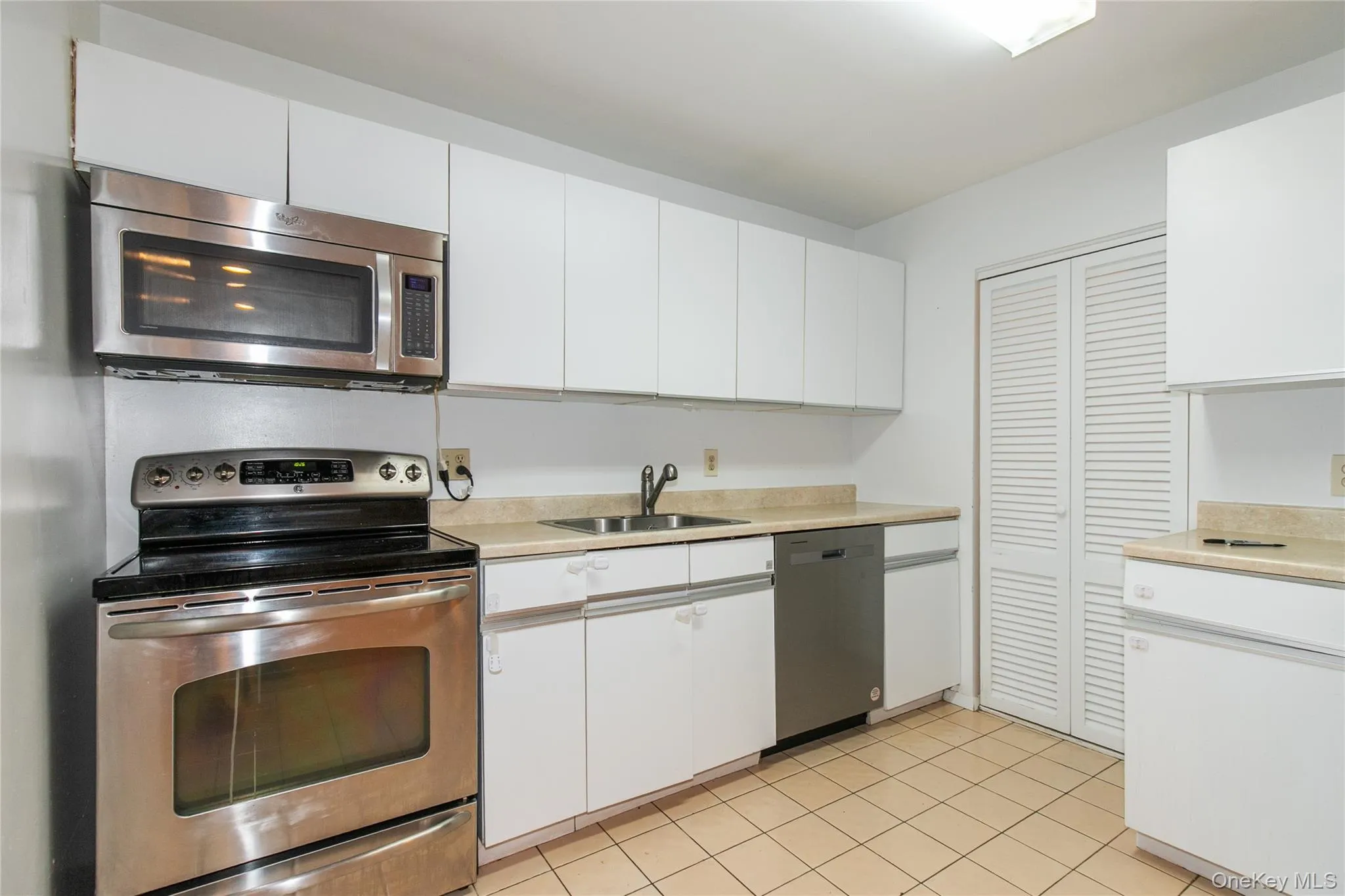 1 Ipswich Avenue, North Hempstead, NY, 2 Bedrooms Bedrooms, 4 Rooms Rooms,1 BathroomBathrooms,Residential Lease,For Rent,Ipswich,0,1043493 1 Ipswich Avenue, North Hempstead, NY, 2 Bedrooms Bedrooms, 4 Rooms Rooms,1 BathroomBathrooms,Residential Lease,For Rent,Ipswich,0,1043493