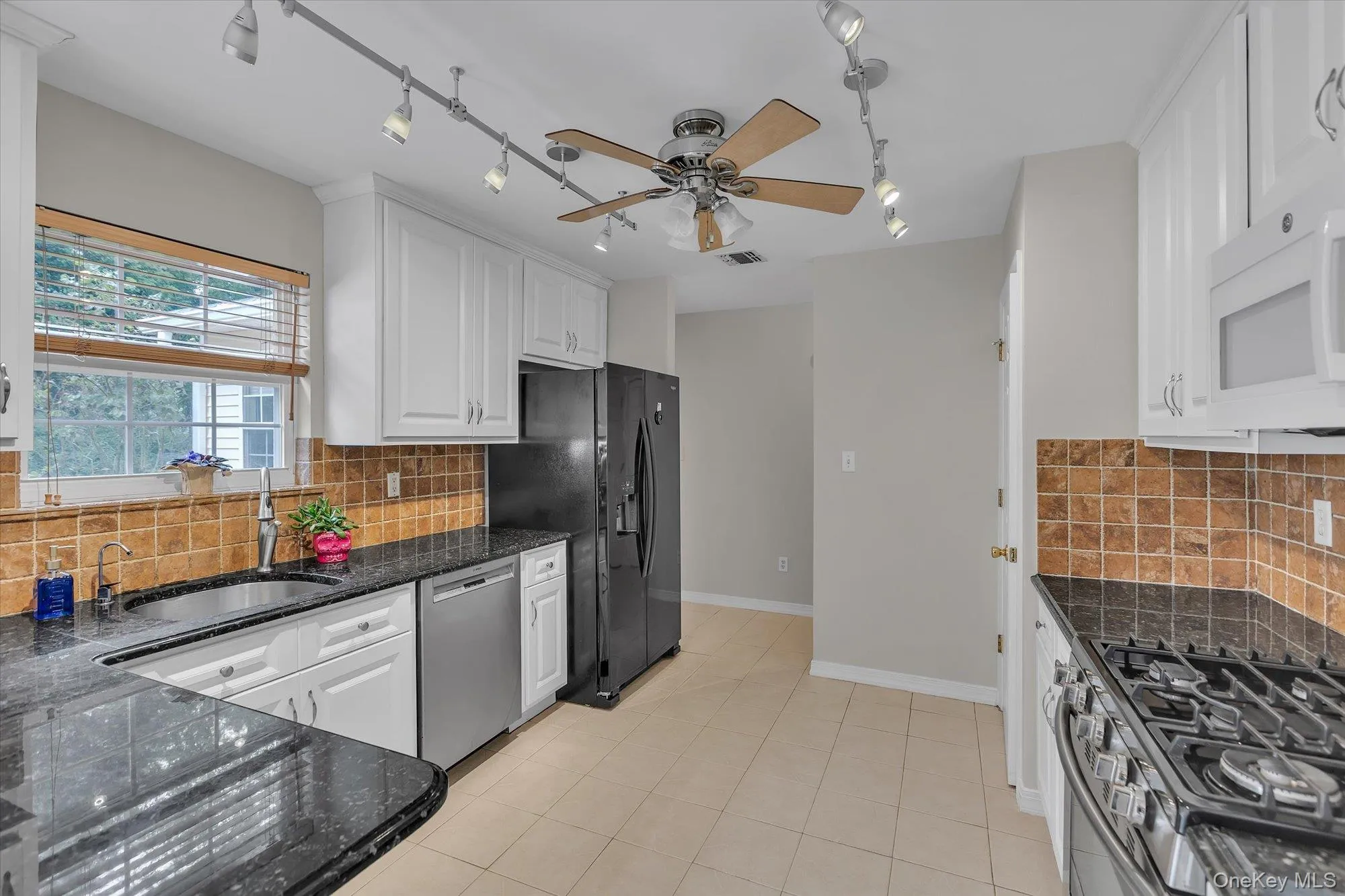 403 Winged Foot Way, Riverhead, NY, 2 Bedrooms Bedrooms, 6 Rooms Rooms,2 BathroomsBathrooms,Residential,For Rent,Winged Foot,0,1043495 403 Winged Foot Way, Riverhead, NY, 2 Bedrooms Bedrooms, 6 Rooms Rooms,2 BathroomsBathrooms,Residential,For Rent,Winged Foot,0,1043495