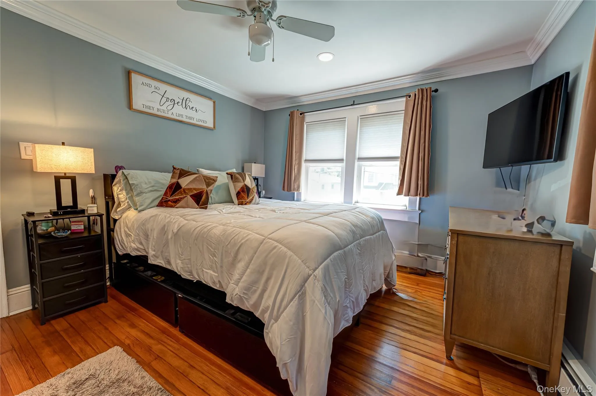 Hardwood flooring, recessed lighting, crown molding, double windows, ceiling fan Hardwood flooring, recessed lighting, crown molding, double windows, ceiling fan