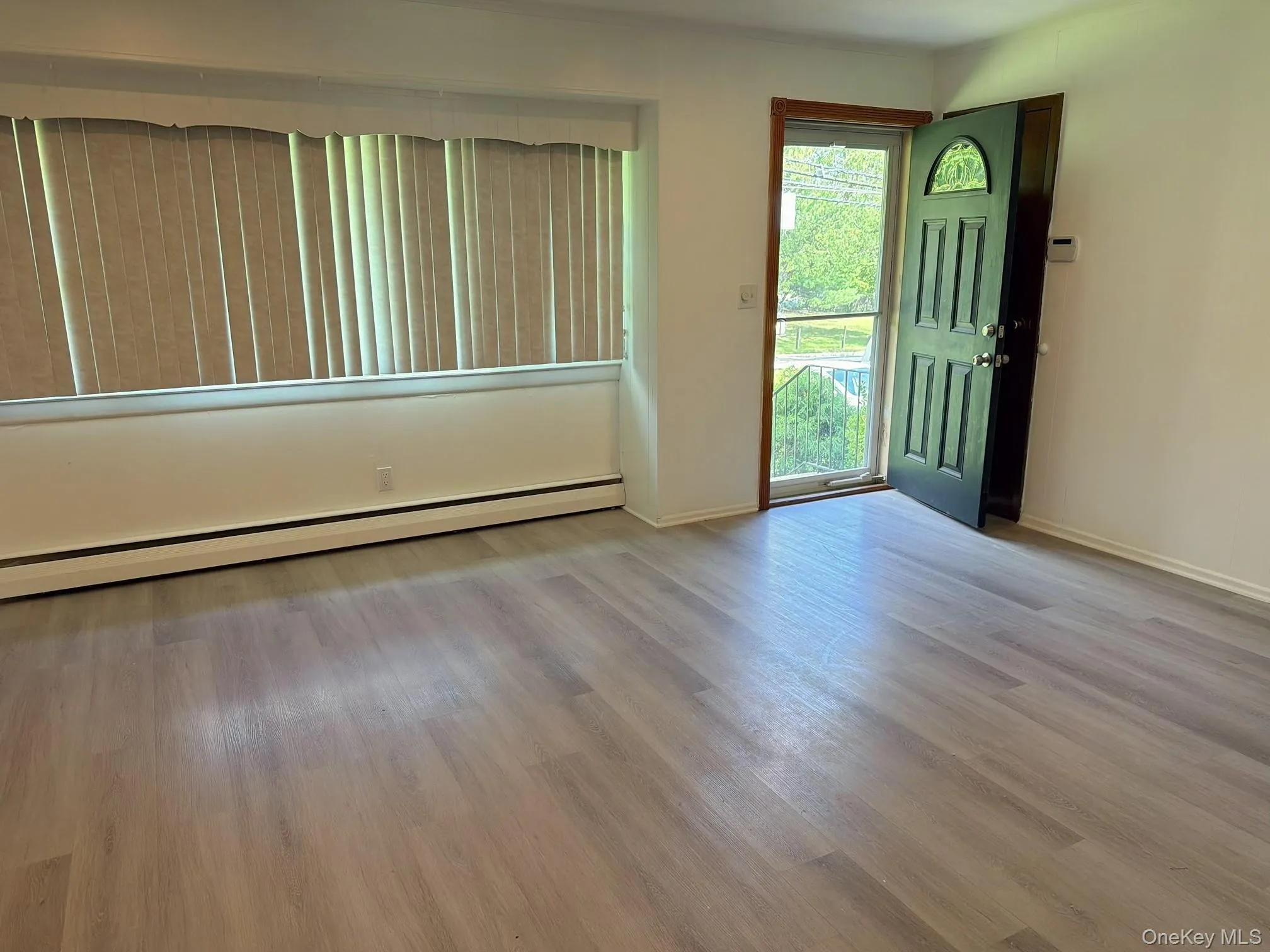 10 Kings Park Road, Smithtown, NY, 3 Bedrooms Bedrooms, 4 Rooms Rooms,1 BathroomBathrooms,Residential Lease,For Rent,Kings Park,0,1043507 10 Kings Park Road, Smithtown, NY, 3 Bedrooms Bedrooms, 4 Rooms Rooms,1 BathroomBathrooms,Residential Lease,For Rent,Kings Park,0,1043507