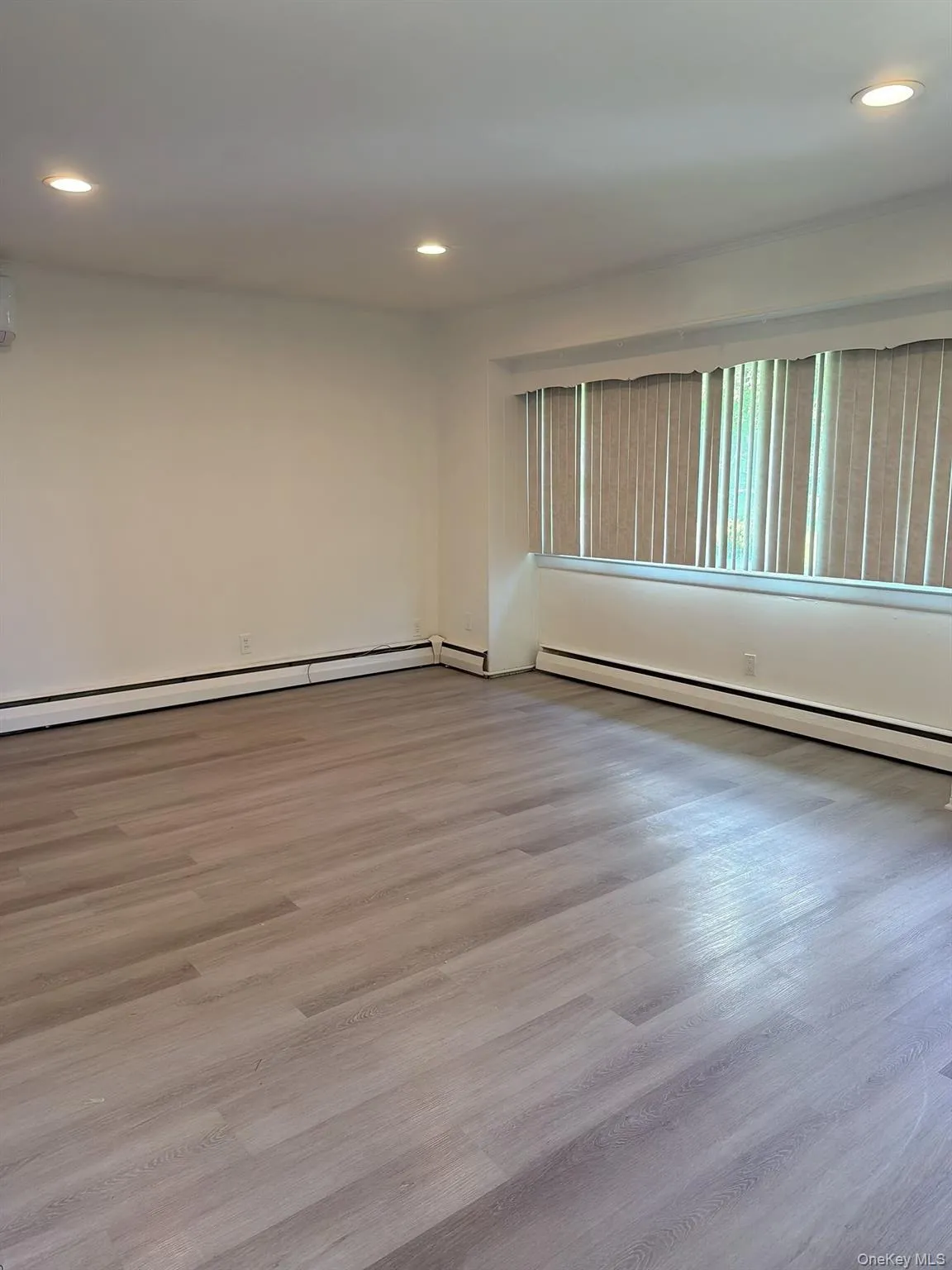 10 Kings Park Road, Smithtown, NY, 3 Bedrooms Bedrooms, 4 Rooms Rooms,1 BathroomBathrooms,Residential Lease,For Rent,Kings Park,0,1043507 10 Kings Park Road, Smithtown, NY, 3 Bedrooms Bedrooms, 4 Rooms Rooms,1 BathroomBathrooms,Residential Lease,For Rent,Kings Park,0,1043507