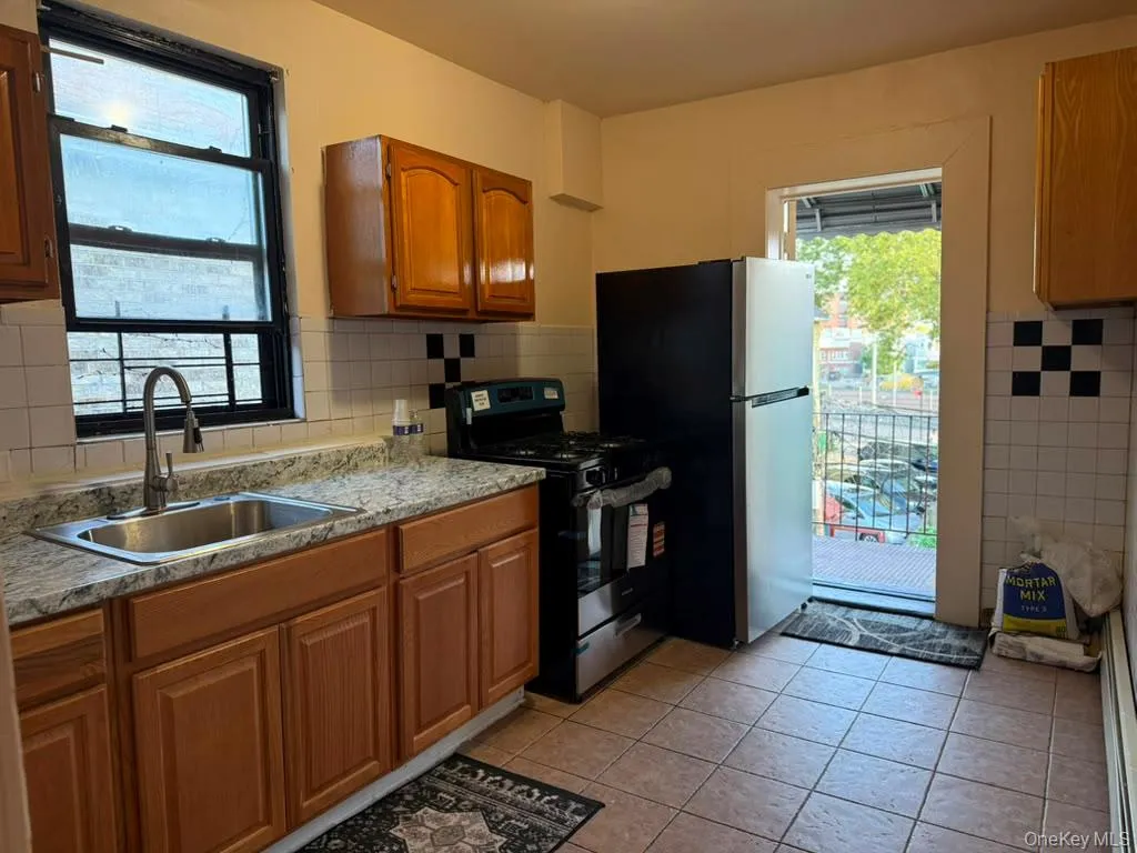 2138 Gleason Avenue, New York, NY, 2 Bedroom Bedrooms, 4 Room Rooms,1 BathroomBathrooms,Residential Lease,For Rent,Gleason,0,1043509 2138 Gleason Avenue, New York, NY, 2 Bedroom Bedrooms, 4 Room Rooms,1 BathroomBathrooms,Residential Lease,For Rent,Gleason,0,1043509