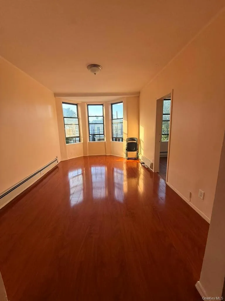 2138 Gleason Avenue, New York, NY, 2 Bedroom Bedrooms, 4 Room Rooms,1 BathroomBathrooms,Residential Lease,For Rent,Gleason,0,1043509 2138 Gleason Avenue, New York, NY, 2 Bedroom Bedrooms, 4 Room Rooms,1 BathroomBathrooms,Residential Lease,For Rent,Gleason,0,1043509