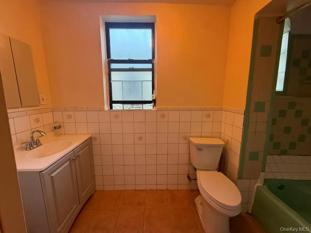 2138 Gleason Avenue, New York, NY, 2 Bedroom Bedrooms, 4 Room Rooms,1 BathroomBathrooms,Residential Lease,For Rent,Gleason,0,1043509 2138 Gleason Avenue, New York, NY, 2 Bedroom Bedrooms, 4 Room Rooms,1 BathroomBathrooms,Residential Lease,For Rent,Gleason,0,1043509