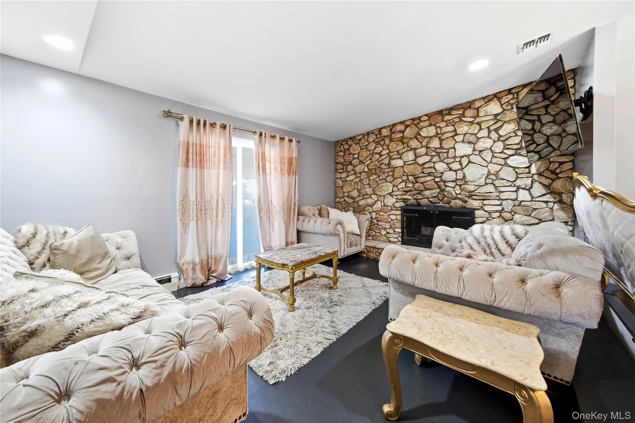 21 Milleridge Drive, Babylon, NY, 4 Bedrooms Bedrooms, 9 Rooms Rooms,2 BathroomsBathrooms,Residential,For Rent,Milleridge,0,1043511 21 Milleridge Drive, Babylon, NY, 4 Bedrooms Bedrooms, 9 Rooms Rooms,2 BathroomsBathrooms,Residential,For Rent,Milleridge,0,1043511