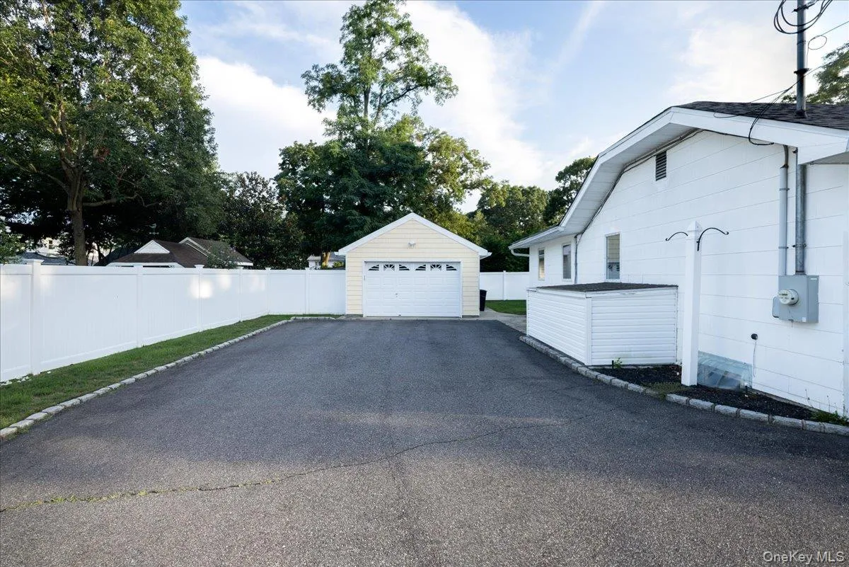 8 Doradell Drive, Brookhaven, NY, 4 Bedrooms Bedrooms, 6 Rooms Rooms,2 BathroomsBathrooms,Residential,For Rent,Doradell,0,1043526 8 Doradell Drive, Brookhaven, NY, 4 Bedrooms Bedrooms, 6 Rooms Rooms,2 BathroomsBathrooms,Residential,For Rent,Doradell,0,1043526