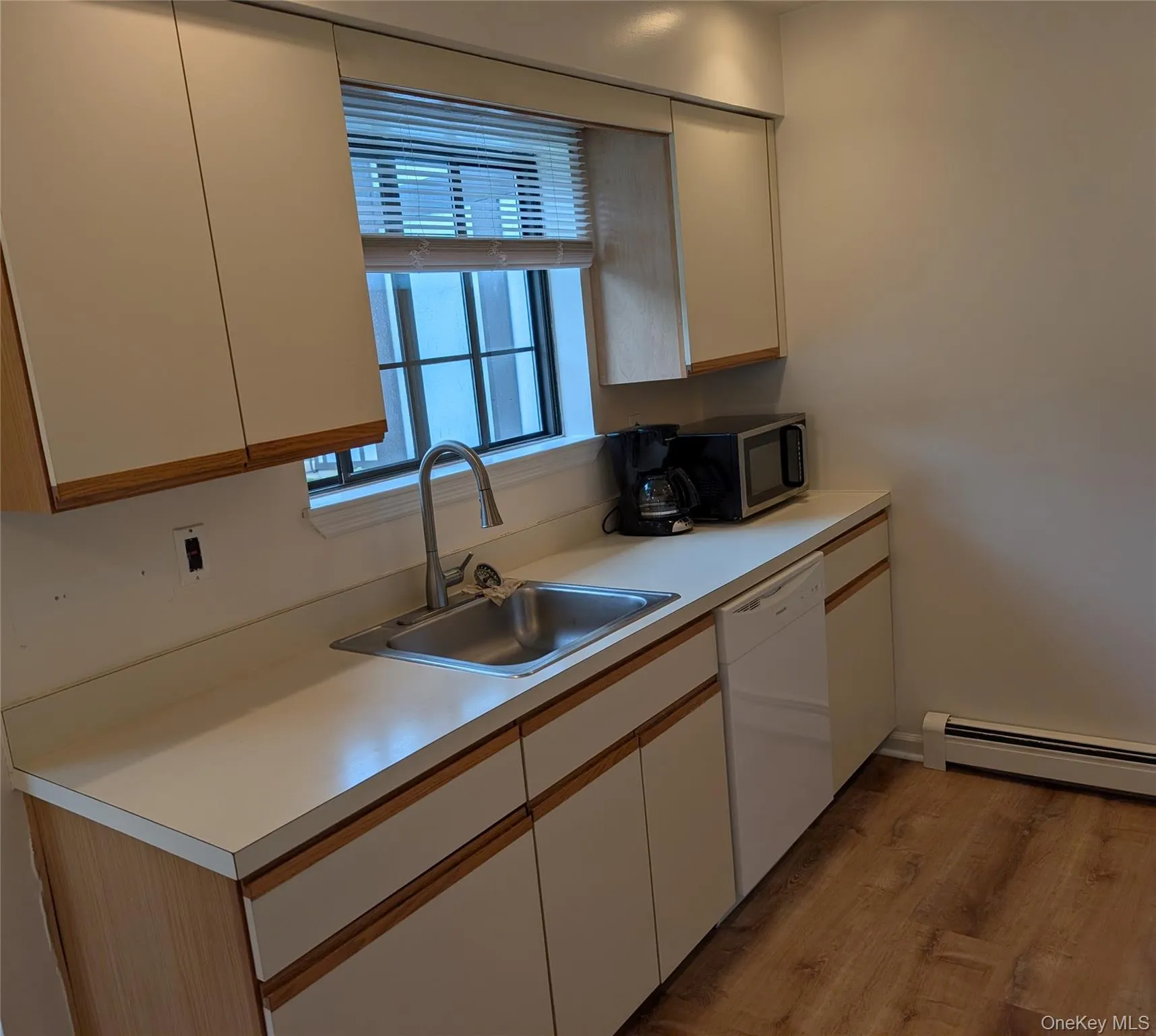 11 Brittany Drive, Middletown, NY, 1 Bedroom Bedrooms, 4 Rooms Rooms,1 BathroomBathrooms,Residential,For Rent,Brittany,0,1043527 11 Brittany Drive, Middletown, NY, 1 Bedroom Bedrooms, 4 Rooms Rooms,1 BathroomBathrooms,Residential,For Rent,Brittany,0,1043527