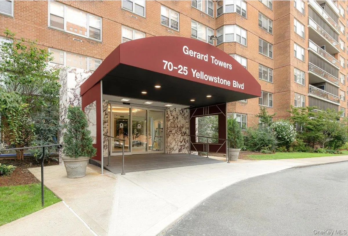 70-25 Yellowstone Boulevard, New York, NY, 2 Bedrooms Bedrooms, 4 Rooms Rooms,1 BathroomBathrooms,Residential Lease,For Rent,Yellowstone,0,1043532 70-25 Yellowstone Boulevard, New York, NY, 2 Bedrooms Bedrooms, 4 Rooms Rooms,1 BathroomBathrooms,Residential Lease,For Rent,Yellowstone,0,1043532