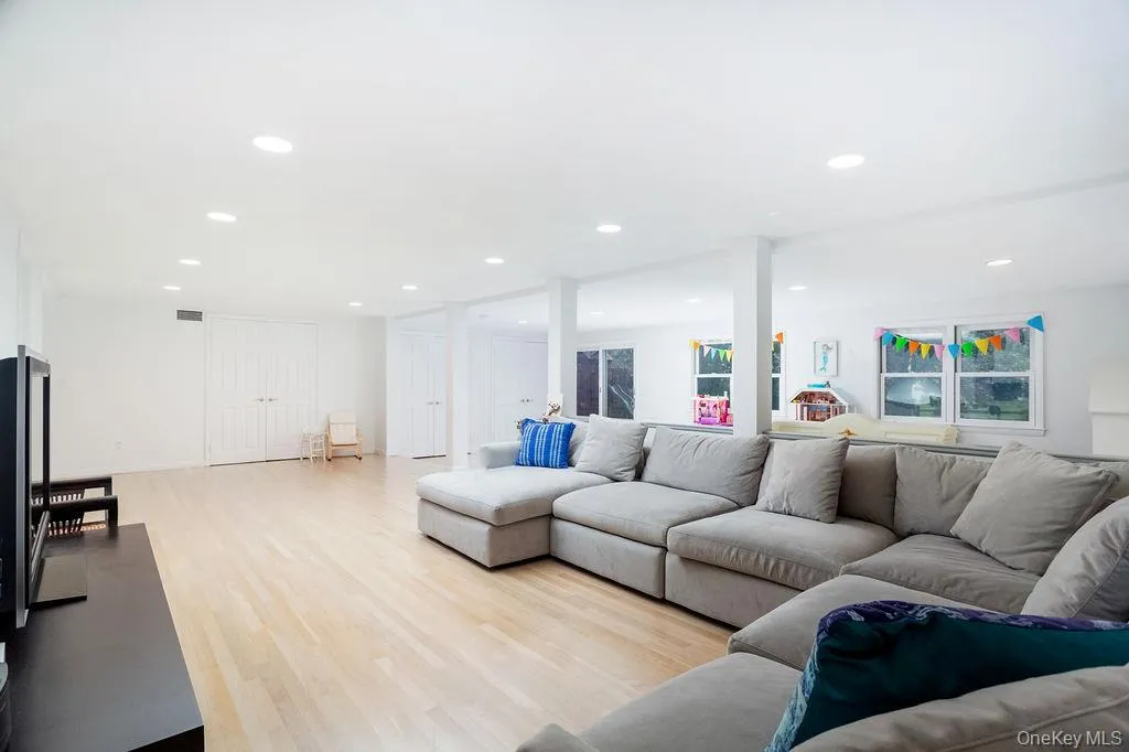18 Shady Brook Lane, Greenwich, CT, 5 Bedrooms Bedrooms, 9 Rooms Rooms,5 BathroomsBathrooms,Residential,For Rent,Shady Brook,0,1043541 18 Shady Brook Lane, Greenwich, CT, 5 Bedrooms Bedrooms, 9 Rooms Rooms,5 BathroomsBathrooms,Residential,For Rent,Shady Brook,0,1043541
