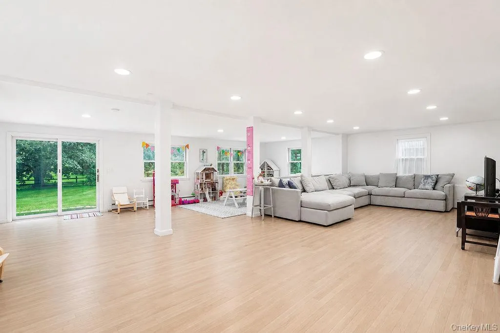 18 Shady Brook Lane, Greenwich, CT, 5 Bedrooms Bedrooms, 9 Rooms Rooms,5 BathroomsBathrooms,Residential,For Rent,Shady Brook,0,1043541 18 Shady Brook Lane, Greenwich, CT, 5 Bedrooms Bedrooms, 9 Rooms Rooms,5 BathroomsBathrooms,Residential,For Rent,Shady Brook,0,1043541