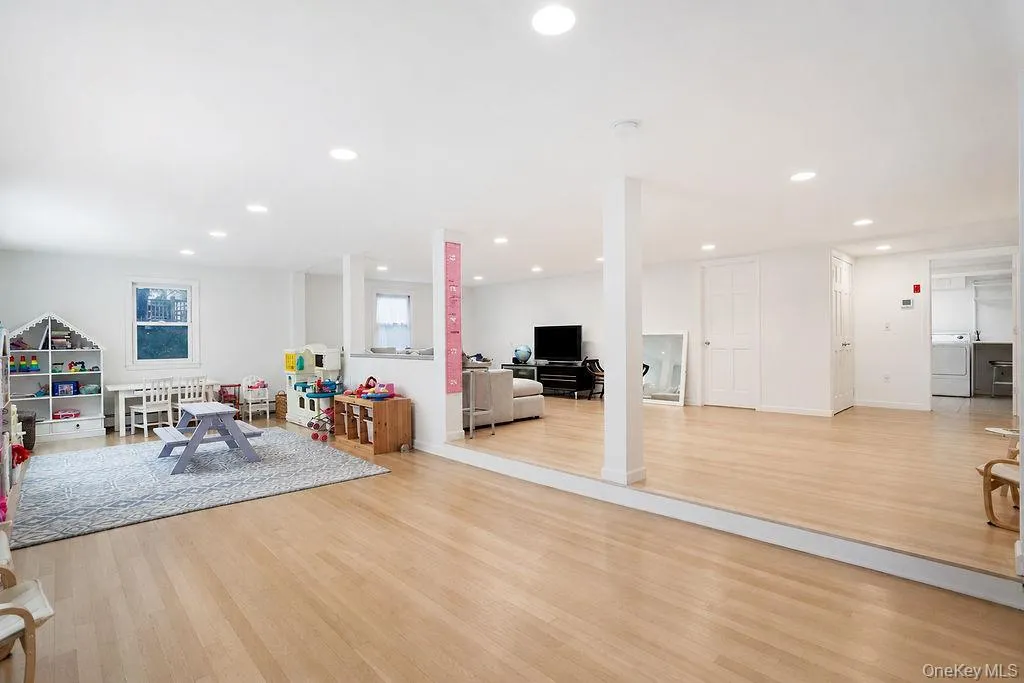 18 Shady Brook Lane, Greenwich, CT, 5 Bedrooms Bedrooms, 9 Rooms Rooms,5 BathroomsBathrooms,Residential,For Rent,Shady Brook,0,1043541 18 Shady Brook Lane, Greenwich, CT, 5 Bedrooms Bedrooms, 9 Rooms Rooms,5 BathroomsBathrooms,Residential,For Rent,Shady Brook,0,1043541