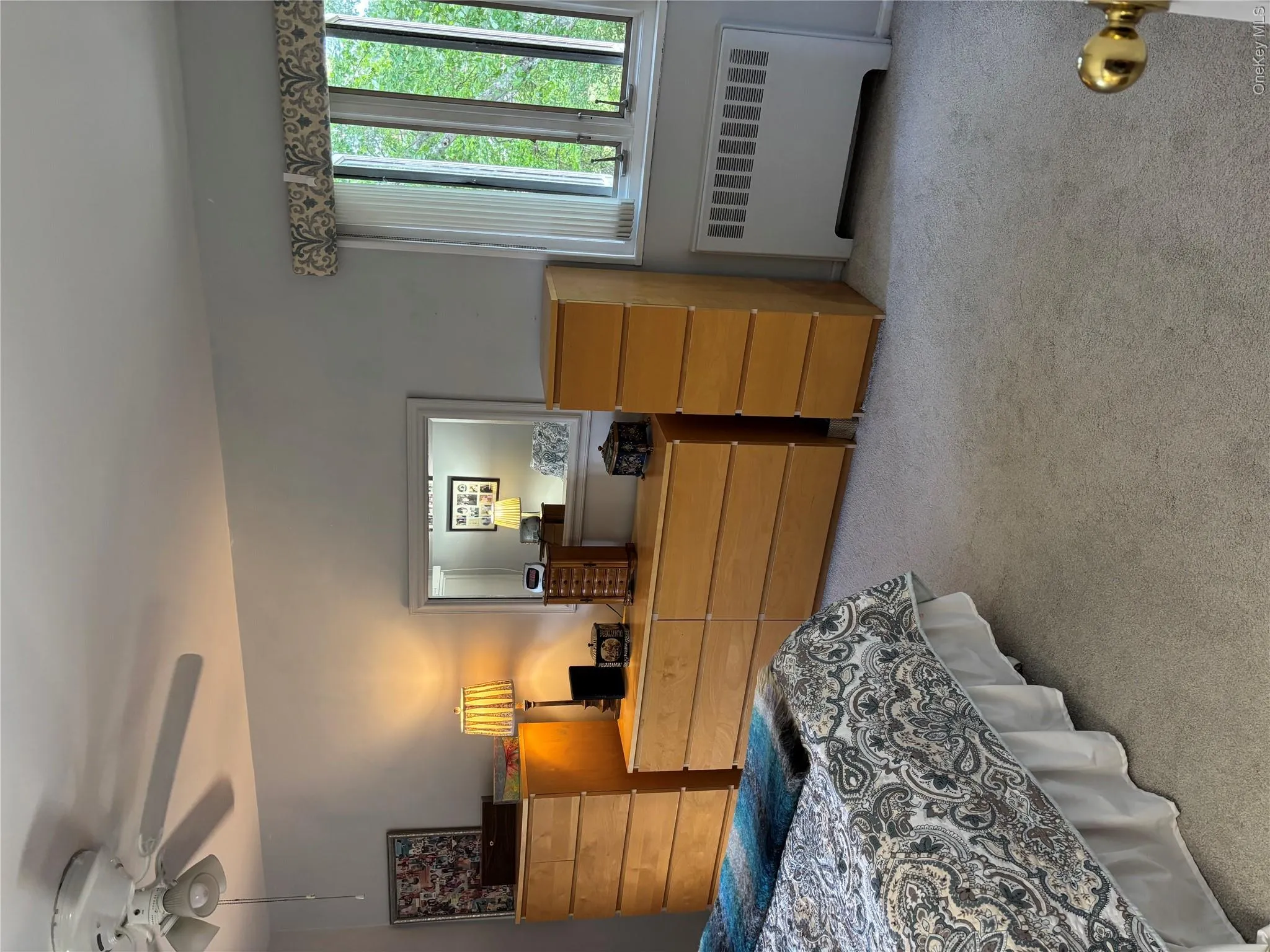 Spacious bright bedroom Spacious bright bedroom