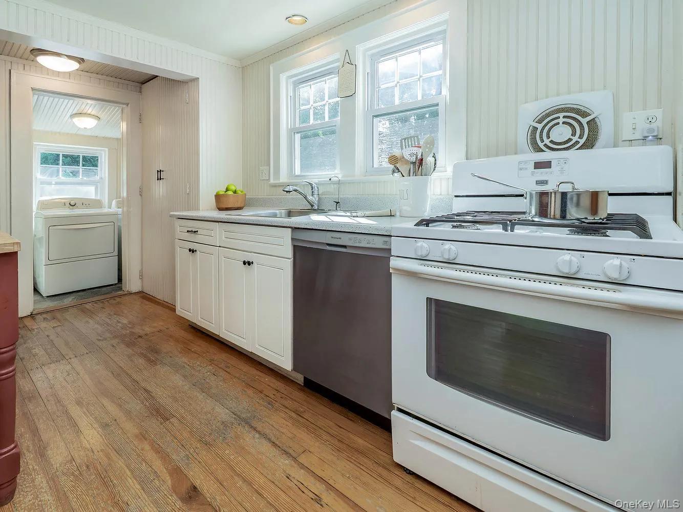 57 Irma Avenue, North Hempstead, NY, 2 Bedrooms Bedrooms, 6 Rooms Rooms,1 BathroomBathrooms,Residential,For Rent,Irma,0,1043563 57 Irma Avenue, North Hempstead, NY, 2 Bedrooms Bedrooms, 6 Rooms Rooms,1 BathroomBathrooms,Residential,For Rent,Irma,0,1043563