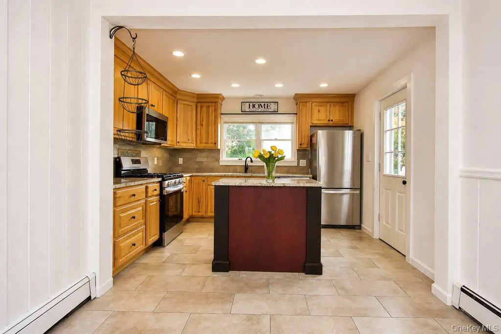 15 Roslyn Road, Kent, NY, 3 Bedrooms Bedrooms, 7 Rooms Rooms,1 BathroomBathrooms,Residential,For Rent,Roslyn,0,1043567 15 Roslyn Road, Kent, NY, 3 Bedrooms Bedrooms, 7 Rooms Rooms,1 BathroomBathrooms,Residential,For Rent,Roslyn,0,1043567